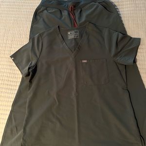 Figs scrub set: Catarina top and Yola pants